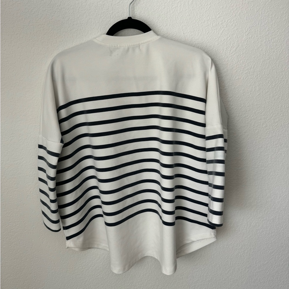 Tuckernuck Pomander Place Striped
Evie Swing Sweatshirt - One Size - Picture 5 of 15